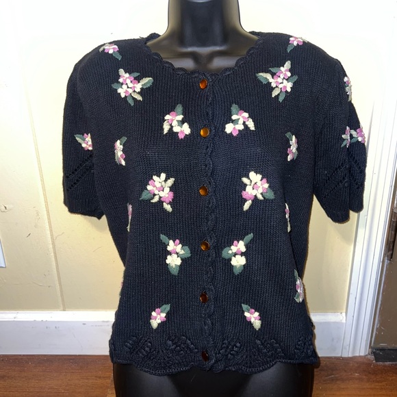 3/$18 Vintage Herman Geist Short Sleeve Embroidered Floral Button Top Size L - Picture 4 of 16